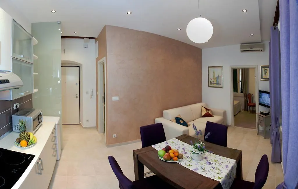 Ferienwohnung De Caris Palace Split 0*,  Kroatien